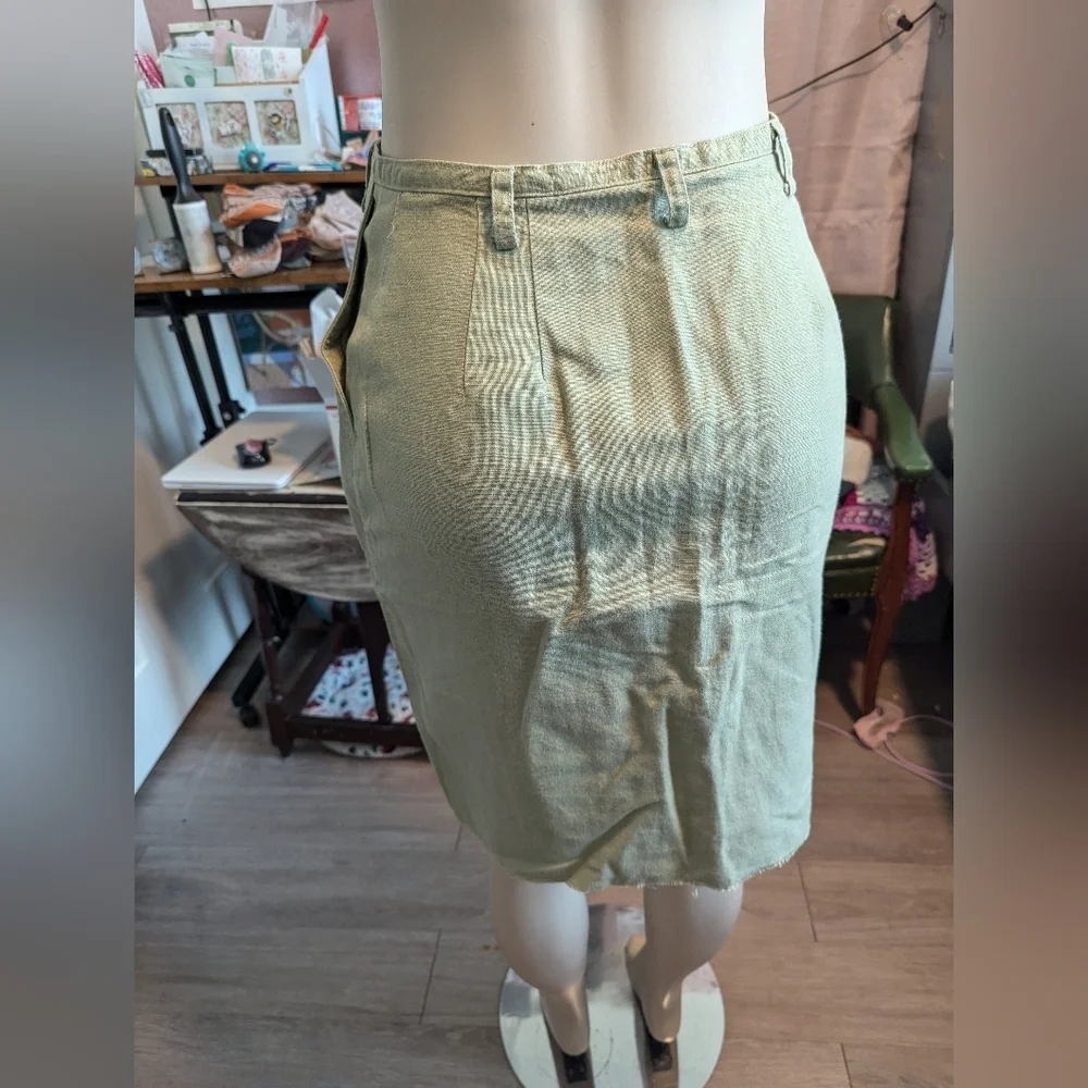 Lizsport‎ Olive green linen skirt size small (Liz Sport).